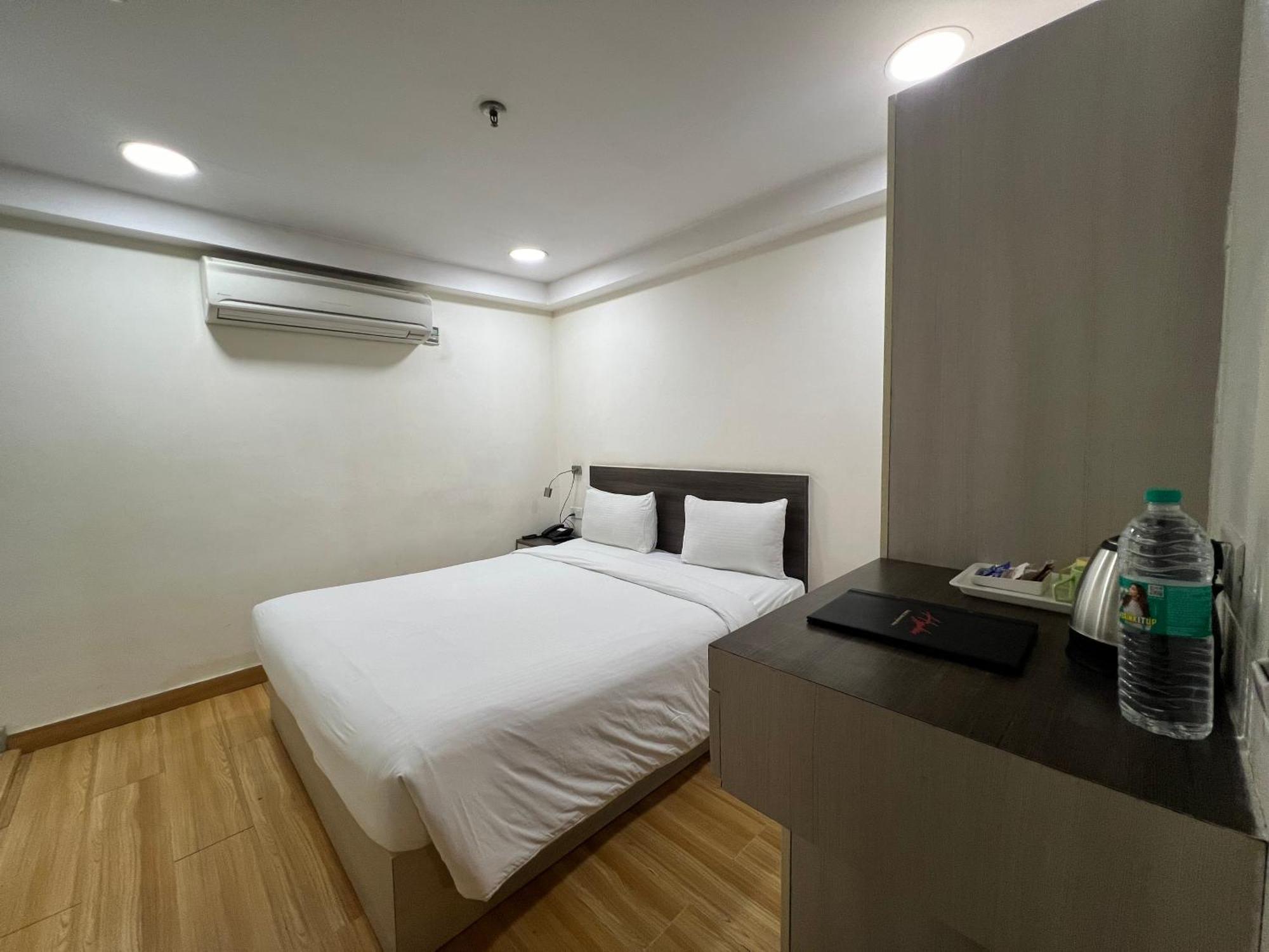 Hyphen Business Hotel Noida Exterior foto