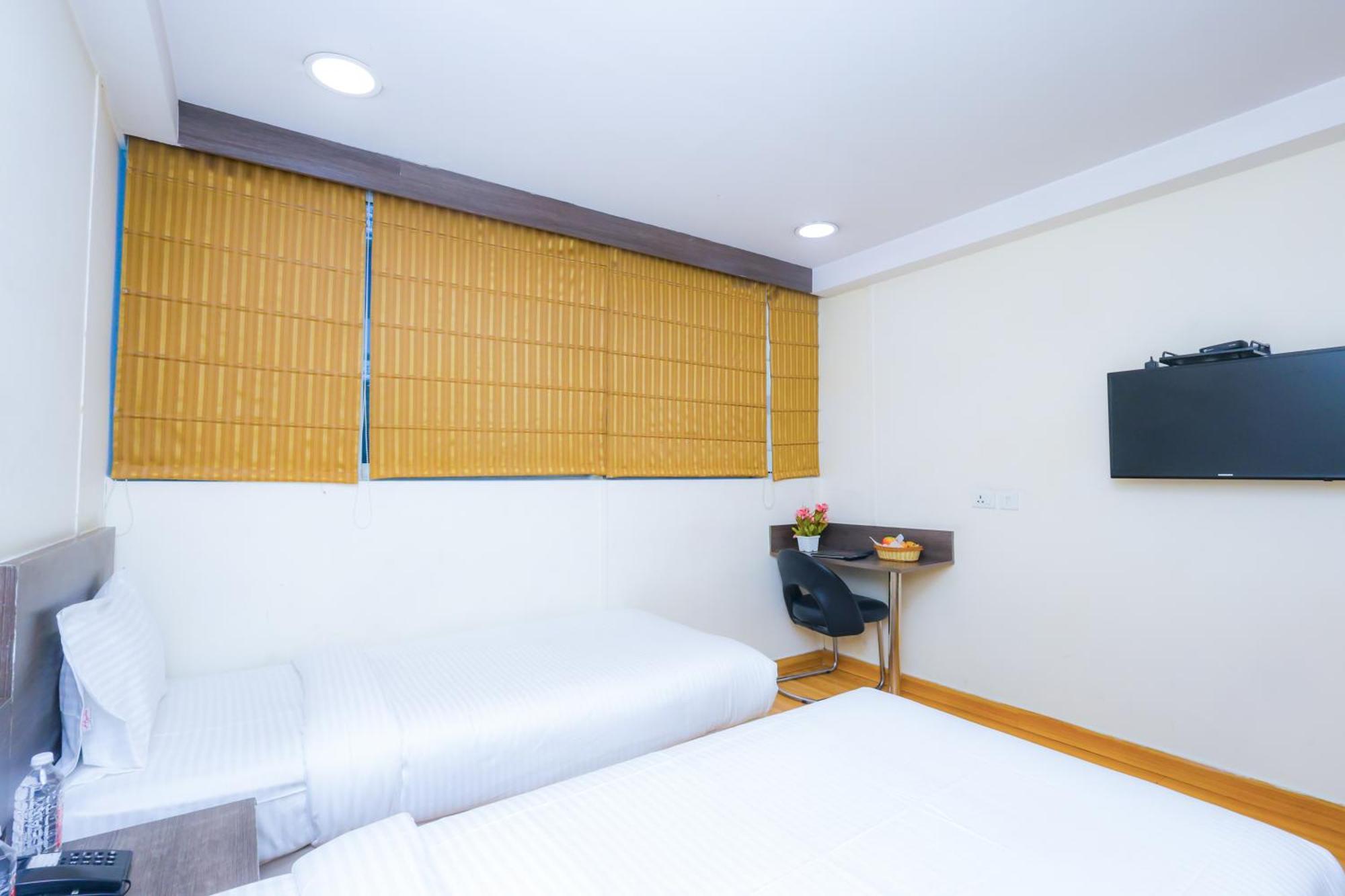 Hyphen Business Hotel Noida Exterior foto
