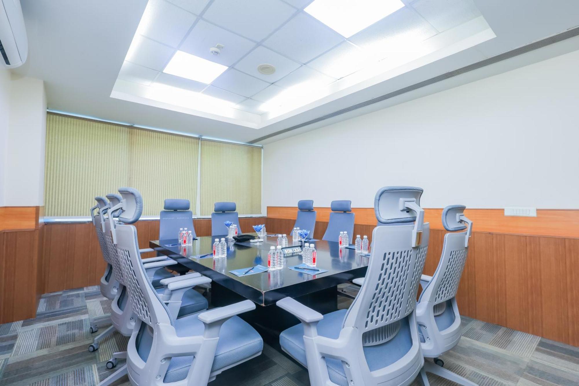 Hyphen Business Hotel Noida Exterior foto