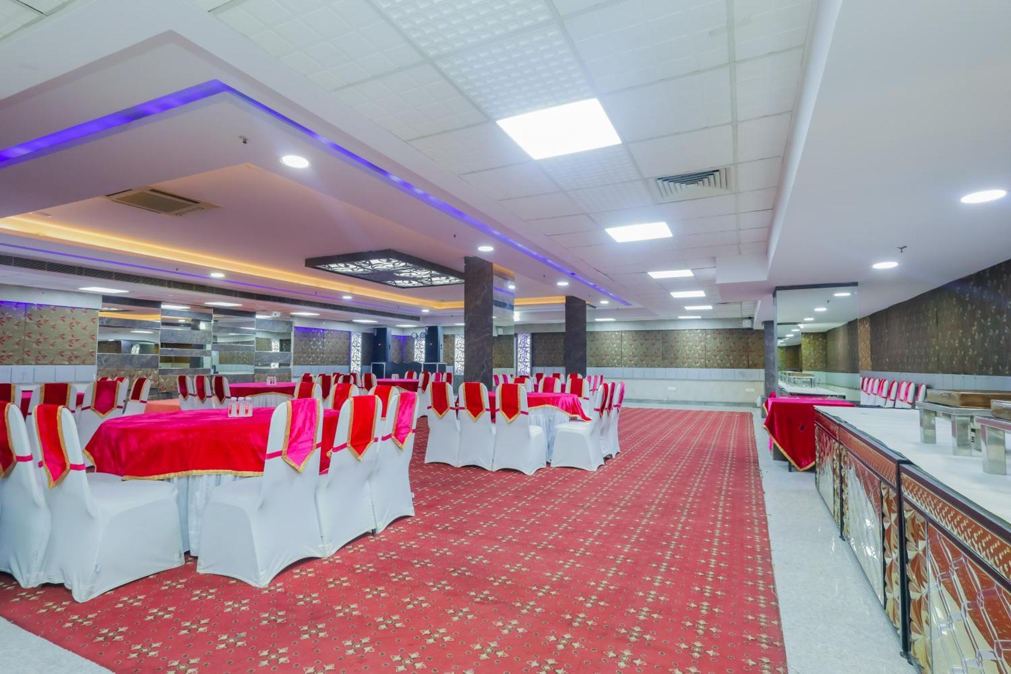 Hyphen Business Hotel Noida Exterior foto
